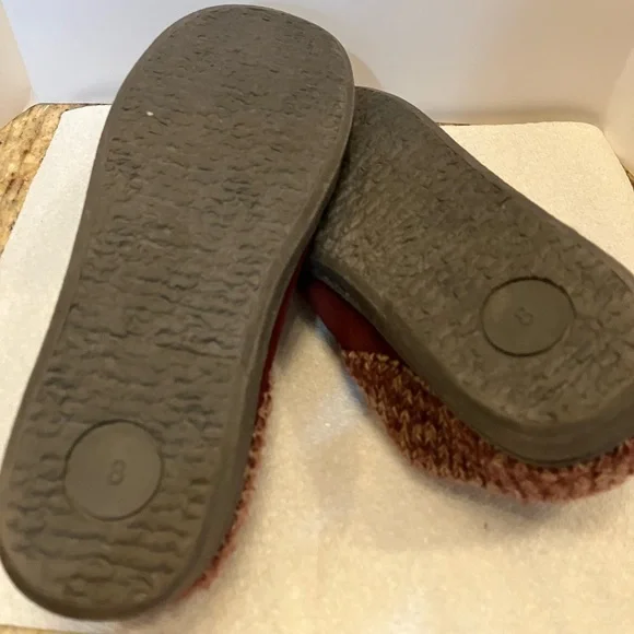 Clarks slippers for women brand new. Size 8. Maroon color - Picture 5 of 6